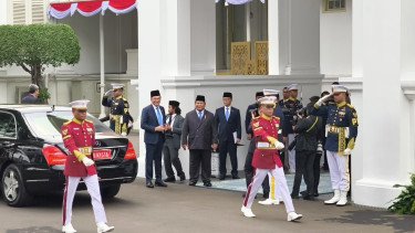 Prabowo Sambut Langsung PM Anwar Ibrahim di Istana Negara