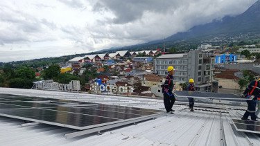 Lippo Malls pasang solar panel.