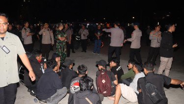 Miris! Final AFF U-23 Ricuh, Puluhan Suporter Diamankan Polisi Hingga Ada yang Luka