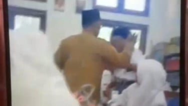 Viral Guru SMA di Pamekasan Tampar Siswa di Kelas