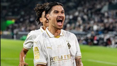 Resmi! Monchengladbach Beri Kabar Buruk soal Kevin Diks