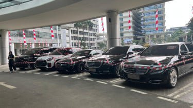 Panggilan Diabaikan! Mercy Hingga Mini Cooper Riza Chalid Diangkut Kejagung, Uang Dolar Juga Disita
