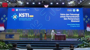 Momen Prabowo Ubah Posisi Logo Bintang Empat di Konvensi Sains ITB: Militeristik