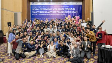 Guru ikut pelatihan pembuatan buku digital