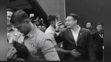 Reaksi Tak Terduga Prabowo saat Wamen Angga Raka Dicegat Paspampres