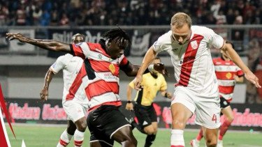 Suporter Masih Abaikan Larangan Away di Super League, Bahkan Ada Insiden Lempar-lemparan