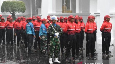 Diguyur Hujan Deras, 76 Paskibraka Tetap Gladi Kotor di Istana Merdeka
