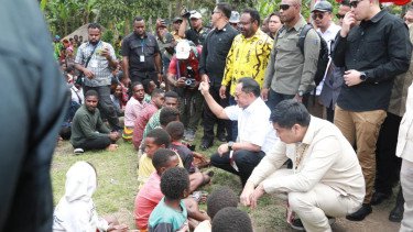 Mendagri dan Menteri PKP Jalin Dialog Bersama Masyarakat Papua Pegunungan serta Hadiri Acara Bakar Batu