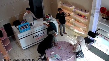 Viral Emak-emak di Surabaya Minta Sumbangan 17-an, Pemilik Toko Dipatok Rp1 Juta