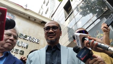 Abraham Samad Ditemani Saut Situmorang Hingga Emak-Emak Saat Penuhi Panggilan Polisi Soal Ijazah Jokowi