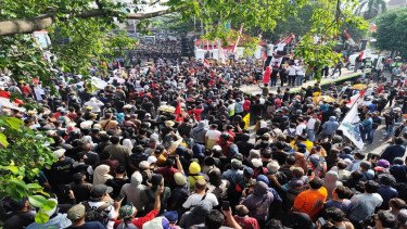 Ribuan Orang Geruduk Pendopo Kabupaten Pati, Tuntut Bupati Sudewo Mundur