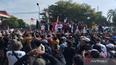 Demo Pati Ricuh, Kapolri Perintahkan Usut Pelaku Pembakaran