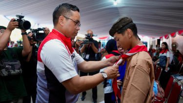 Seribu Seragam Sekolah Dibagi Pertamina untuk Anak-anak di Cilincing