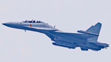 Bocor Foto Jelas J-15DT, Jet Tempur Elektronik Andalan Kapal Induk China&nbsp;yang Bikin AS Waspada