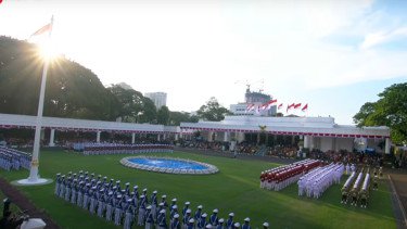 Tim Paskibraka Indonesia Bersatu Laksanakan Penurunan Sang Merah Putih di Istana Merdeka