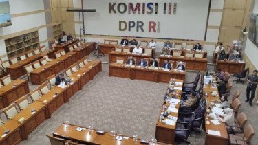 DPR Sahkan Inosentius Samsul jadi Hakim MK Gantikan Arief Hidayat
