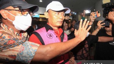 Eks Ketua PN Jaksel Jalani Sidang Perdana Kasus Suap Putusan Lepas CPO