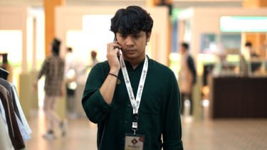 Arbani Yasiz Si Pria Soft-Spoken, Patuh dan Sayang Ibu: Red Flag atau Green Flag? Nonton di Assalamualaikum Baitullah!