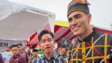 Momen Aisar Khaled Nonton Pacu Jalur Bareng Wapres Gibran