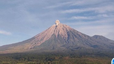 Status Gunung Semeru Turun dari Awas Menjadi Siaga