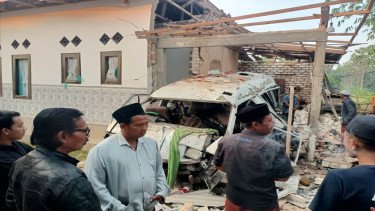 Mobil Terparkir Meledak Bikin Geger Warga Sumenep, Satu Orang Luka-luka