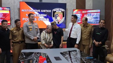 Suami Selingkuh di Gowa Berlutut ke Istri Usai KDRT, Polisi Lakukan Restorative Justice Demi Keutuhan Rumah Tangga