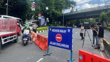 Demo Buruh Lumpuhkan Senayan! Kendaraan ke Slipi Dialihkan ke Jalan Ini, Transjakarta Masuk Tol