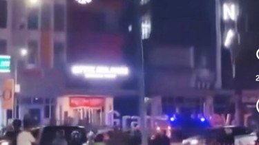 Polres Bekasi Kota Diserang Massa, Polisi Tindak Tegas Tembakkan Gas Air Mata