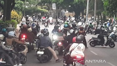 Massa aksi demonstrasi mulai berkumpul di depan Gedung DPRD Provinsi Jawa Barat