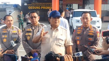 Prabowo Ngaku Dapat Laporan: Ada Truk Bawa Petasan Besar saat Demo