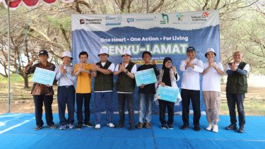 Penyu-lamat 2025: Aksi Sukarelawan Karyawan Telkom Edukasi Sampah dan Konservasi Penyu di Pantai Pelangi Yogyakarta