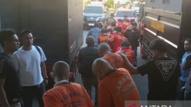 Top 9+ Orang Jadi Tersangka Buat Molotov dan Bakar Gedung Grahadi di Surabaya, Ada Anak-anak