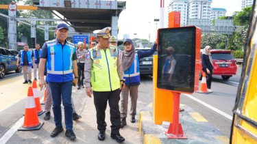 Kakorlantas dan Dirut Jasa Marga Pastikan Gerbang Tol yang Rusak Pasca Demo Sudah Beroperasi Normal