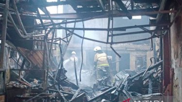 Freezer Meledak, Foodcourt Fatmawati Ludes Terbakar! 10 Stand Hangus, Kerugian Rp1,2 Miliar