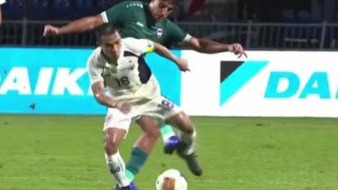 Viral, Aksi Brutal Pemain Irak Sengaja Cederai Messi Thailand