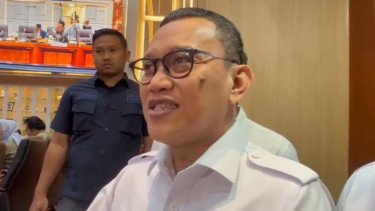 Menteri Karding soal Foto Main Domino Bareng Azis Wellang: Jangan Salahkan Raja Juli!