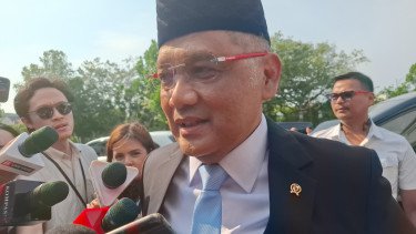 Politisi Golkar hingga Ketua LPS Merapat ke Istana Pakai Dasi Biru, Reshuffle?
