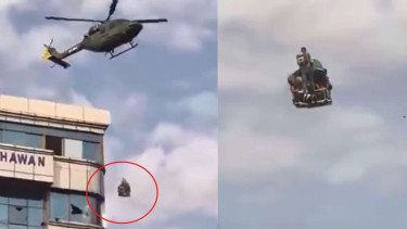 Detik-detik Para Menteri Nepal Dievakuasi dengan Tali dari Helikopter di Tengah Protes Besar-Besaran