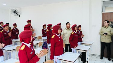 Prabowo Targetkan 330 Ribu Sekolah Dapat Smart Digital Screen, Ini Tujuannya