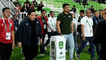 Gubernur Bobby Nasution dan Ketua PSSI Erick Thohir Tendang Bola Buka &lsquo;Pegadaian Championship&rsquo;
