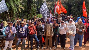 Pasal 33 UUD 1945 Digaungkan Warga Desa Teluk Bayur saat Aksi Duduki Lahan