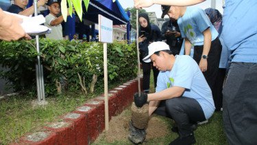 Sultan DPD Tanam Pohon Kayu Hitam Tutup Milad BKPRMI, Ini Maknanya