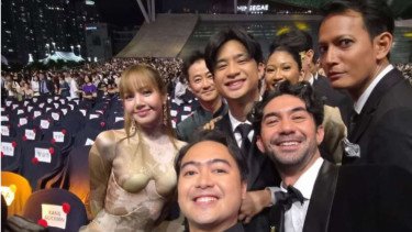 Devano Danendra, Reza Rahadian, hingga Fedi Nuril foto bareng Lisa BLACKPINK