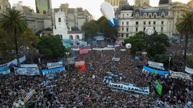 Ribuan Warga Argentina Turun ke Jalan, Protes Veto Presiden Milei Terkait Anggaran