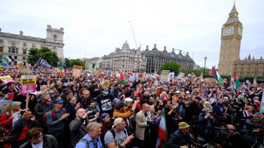 Ribuan Orang di London Tolak Kedatangan Trump, Sebut 'Politik Trumpisme' Menjijikan