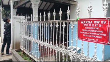 Viral! Dapur MBG di Lengkong Bandung Disegel Warga, Timbulkan Bau Tak Sedap