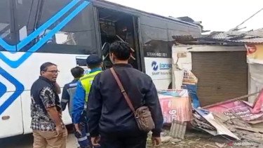 Detik-detik Transjakarta Tabrak Ruko hingga Kendaraan di Cakung, Diduga karena Rem Blong