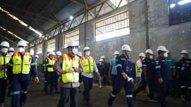 Mendiktisaintek Sebut Penataan di Hulu Sangat Penting Saat Kunjungi Tambang PT Timah