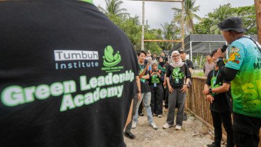 Mahasiswa Green Leadership Academy Kunjungi Tabung Harmoni Hijau Riau, Tanam Pohon Atas Nama Mereka