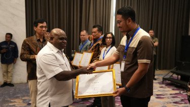 Menteri HAM Natalius Pigai Beri PT Timah Penghargaan PRISMA, Ini Alasannya